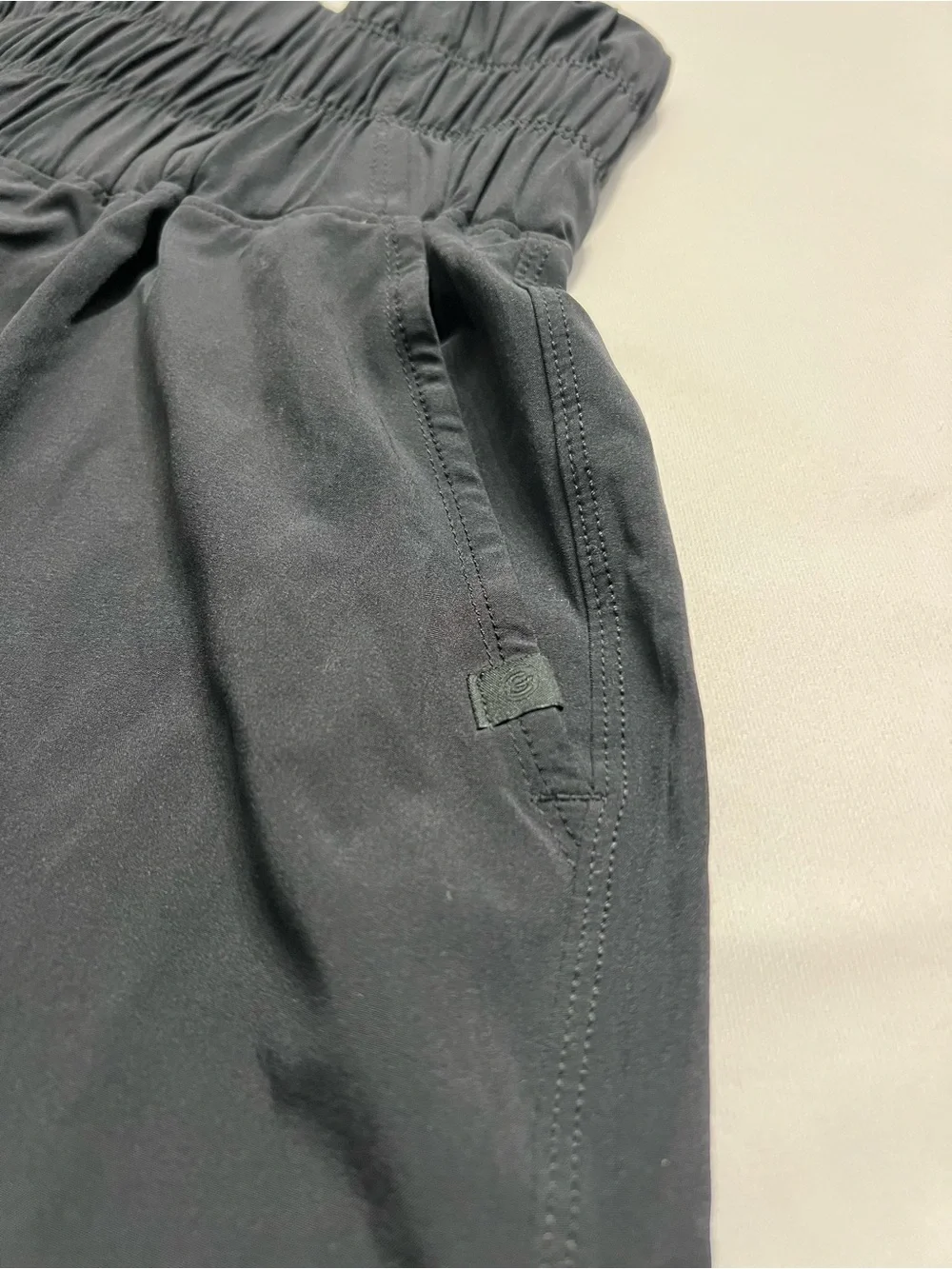 Glowmode Black High-Waist Athletic Shorts with Ruched Waistband 2 pockets Size M